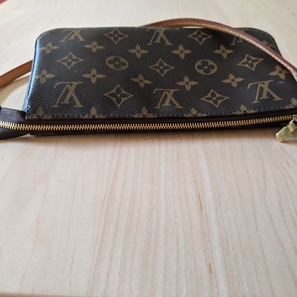 Louis Vuitton Handbag- Authentic - Picture 9 of 11